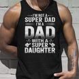 Damen Kein Super Papa Ich Bin Papa Mit Einer Supertochteraterkind Mit-Ausschnitt Tank Top Geschenke für Ihn