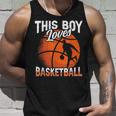 A Este Chico Le Encanta El Baloncesto Partido Jugador Camiseta sin mangas Regalos para él