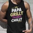 Papa Grillt Tochter Chilltatertag Outdoor Grillen Fan Tank Top Geschenke für Ihn