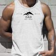 Herren Dad Est 2023 Fels Berg Männer Mann Papa Cool Schwarz Raglan Tank Top Geschenke für Ihn