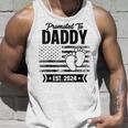 Vatertag Erstes Mal Papa 2024 Promoted To Daddy Est 2024 Raglan Tank Top Geschenke für Ihn