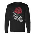 Rote Rose Weißes Skelett Hand Hält Eine Rote Rose Langarmshirts Geschenkideen