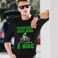Älterer Mann mit E-Bike Schwarzes Langarmshirts, Radfahrer Motiv Geschenke für Ihn