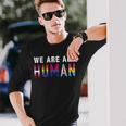 Wir Sind Alle Menschen Human Mit Lgbtq Flag Langarmshirts Geschenke für Ihn