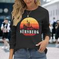 Nuremberg Skyline In Retrointage Style Langarmshirts Geschenke für Sie