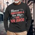 Con Un Arco Y Flecha Arquero Me Gusta El Tiro Con Arco Camiseta de manga larga Regalos para ancianos