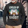 Damen Level Up To Daddy 2023 Werdender Gaming Papa Mit-Ausschnitt Langarmshirts Geschenke für alte Männer