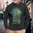 Earth Day Every Day Tree Hugger Arbor Day Vintage Long Sleeve T-Shirt Gifts for Old Men