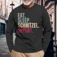 Eat Sleep Schnitzel Repeat Langarmshirts Geschenke für alte Männer