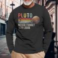 Never Forget Pluto Estilo Retro Divertido Espacio Divertido Ciencia Divertida Camiseta de manga larga Regalos para ancianos