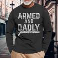 Herren Armed And Dadly Lustiger Bewaffneter Papa Pun Tödlicherater Witz Langarmshirts Geschenke für alte Männer