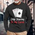 Hör Auf Auf Meine Karten Zu Starren Lustige Pokerspielerin Langarmshirts Geschenke für alte Männer
