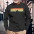 Vienna Vintage Skyline Retro City Austria Austria Langarmshirts Geschenke für alte Männer