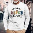Retro Abcd Learning Sacude A Un Profesor Y Estudiante Que Regresa A La Escuela Camiseta de manga larga Regalos para ancianos