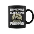 Rad Underschatz Niemal Eine Alten Mann Auf Einem Fahrrad Tassen