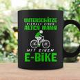 Älterer Mann mit E-Bike Schwarzes Tassen, Radfahrer Motiv Geschenkideen