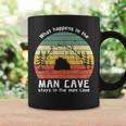 Gracioso Lo Que Sucede En La Cueva Del Hombre Se Queda En La Cueva Del Hombre Taza de café Ideas de regalos