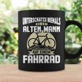 Rad Underschatz Niemal Eine Alten Mann Auf Einem Fahrrad Tassen Geschenkideen