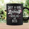 Solo Una Chica Que Ama A Los Koalas Y Las Abejas Regala A Las Es Taza de café Ideas de regalos