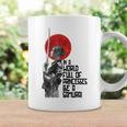 En Un Mundo Lleno De Princesas Ser Un Samurai Japonesa Taza de café Ideas de regalos