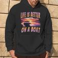 Das Leben Ist Besser Auf Einem Boot Captain Boaters Boating Lake Life Hoodie Lebensstil