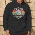 Never Forget Pluto Retro Style Vintage Science Hoodie Lebensstil