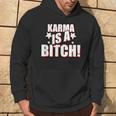 Karma Is A Bitch Slogan Hoodie Lebensstil