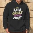 Papa Grillt Tochter Chilltatertag Outdoor Grillen Fan Kapuzenpullover Lebensstil