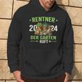 Rentner 2024 Der Garten Ruft Rente 2024 Hoodie Lebensstil