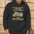 Unterschätze Niemals Alten Mann Motorrad Opa Papa Geschenk Kapuzenpullover Lebensstil