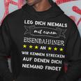 Leg Dich Niemal Mit Einem Eisenbahner An Schaffner Slogan Hoodie Lustige Geschenke