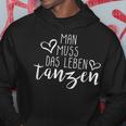 'Man Muss Das Leben Tanzen' Hoodie Lustige Geschenke