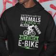 Underschätze Niemals Einen Old Mann Mit Einem E-Bike S Hoodie Lustige Geschenke