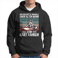 Underschatz Nie Eine Alten Mann Beim Kart Fahren Gokart Hoodie