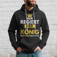 Hier Regiert Der König Bis Die Queeen Wieder Da Ist Hoodie Geschenke für Ihn