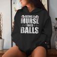 Being A Nurse Takes Balls Retrointage Männer Papa Männliche Krankenschwester Kapuzenpullover für Damen Geschenke für Sie