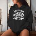 Women's With Text So Sieht Ein Richtig Coole Mama Aus Kapuzenpullover für Damen Geschenke für Sie