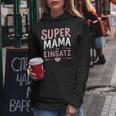 Supermama Im Einsatz Muttertag Beste Mama Baby Ankündigung Kapuzenpullover für Damen Lustige Geschenke