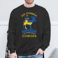 Die Stimmen In Meinem Kopf Sagen Mir Ich Muss Nach Schweden Sweatshirt Geschenke für alte Männer