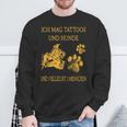 Ich Much Tattoos And Dogs Sweatshirt Geschenke für alte Männer