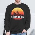 Nuremberg Skyline In Retrointage Style Sweatshirt Geschenke für alte Männer