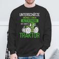 Unterschätze Niemals Einen Alten Mann Mit Einem Traktor Opa Sweatshirt Geschenke für alte Männer