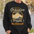 Damen Being Grandpa Is An Honor Being Papa Is Priceless Best Dad Mit-Ausschnitt Sweatshirt Geschenke für Ihn