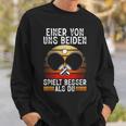 Ein Von Uns Beiden Spielt Besser Tischten Sweatshirt Geschenke für Ihn