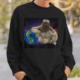 Perezoso En El Espacio Apoyado En El Planeta Tierra Camisa de entrenamiento Regalos para él