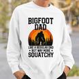 Bigfoot Dad Retro Papa Squatchintage Sasquatchatertag Sweatshirt Geschenke für Ihn