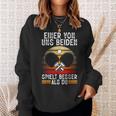 Ein Von Uns Beiden Spielt Besser Tischten Sweatshirt Geschenke für Sie