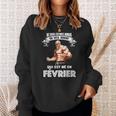 Un Vieil Homme Qui Est Ne En Fevrier T-Shirt Sweater e Cadeaux pour elle