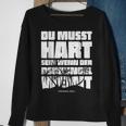 Du Muss Hard If Der Jungle Wein Black Sweatshirt Geschenke für alte Frauen