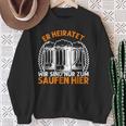 Er Heiratet Wir Sind Nur Zum Saufen Hier Bier Party German Sweatshirt Geschenke für alte Frauen